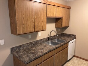 5100 Emerald Dr in Lincoln, NE - Building Photo - Building Photo