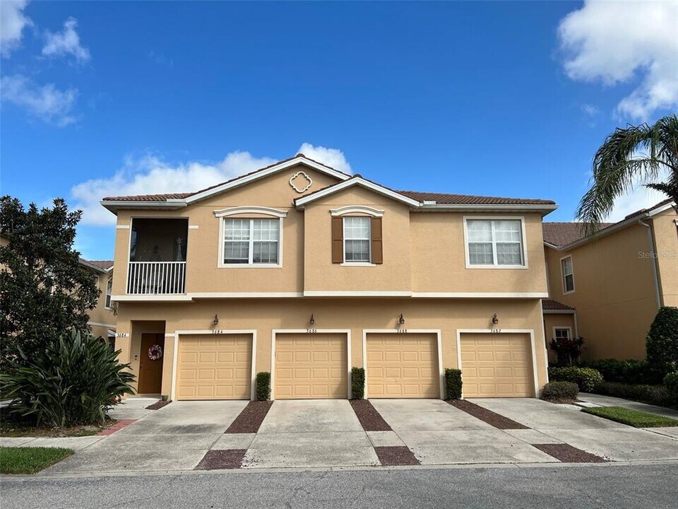 3688 Parkridge Cir in Sarasota, FL - Foto de edificio