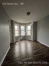 192 Grant Ave in Jersey City, NJ - Foto de edificio - Building Photo
