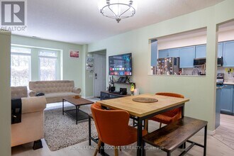 900 Steeles Ave W in Toronto, ON - Building Photo - Building Photo