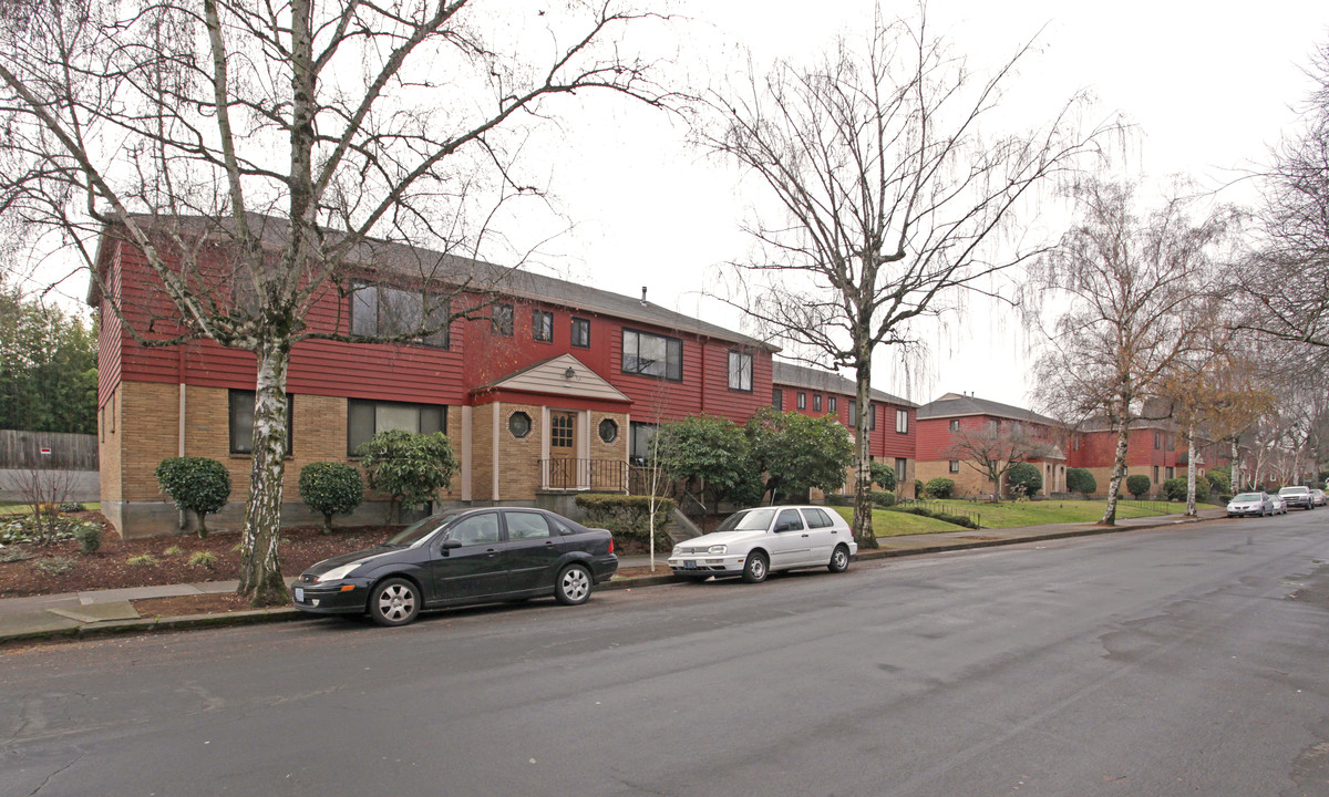 Pinehurst in Portland, OR - Building Photo