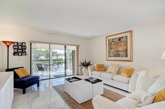 7911 Eastlake Dr in Boca Raton, FL - Building Photo - Building Photo