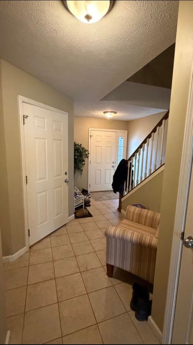 1110 Ekstam Dr in Bloomington, IL - Foto de edificio - Building Photo