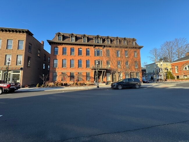 130 Main St in Canton, CT - Building Photo - Building Photo