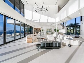 11400 N Bayshore Dr in North Miami, FL - Building Photo - Building Photo