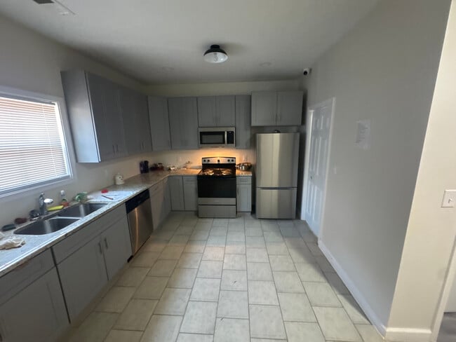 Room in House on Campbellton Rd SW in Atlanta, GA - Building Photo - Building Photo