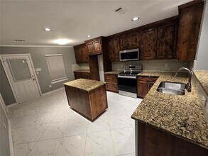 700 White Fields Way in Arlington, TX - Building Photo - Building Photo