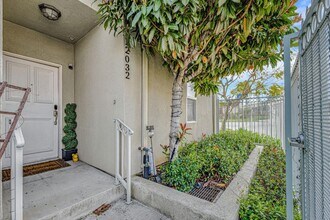 12032 S Broadway in Los Angeles, CA - Building Photo - Building Photo