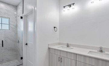 321 E 2100 S in Salt Lake City, UT - Foto de edificio - Building Photo