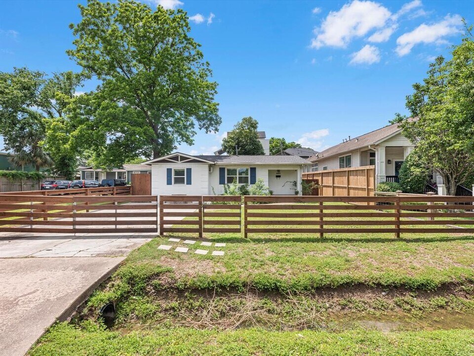 1207 Archer St in Houston, TX - Building Photo
