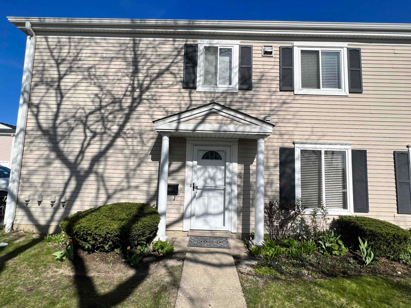 600 E Old Willow Rd in Prospect Heights, IL - Building Photo