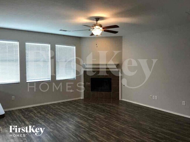 1017 Nighthawk Rd in Fort Worth, TX - Building Photo - Building Photo