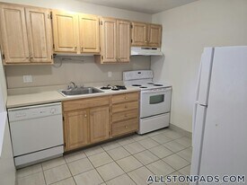 90 Gardner St in Boston, MA - Building Photo