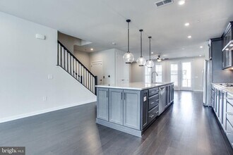 7510 Sawyer Farm Wy in McLean, VA - Building Photo - Building Photo