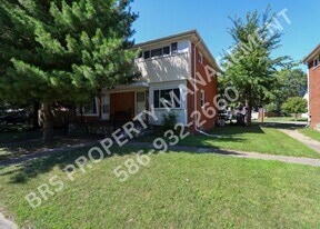 20345 E Eight Mile Rd in St. Clair Shores, MI - Building Photo