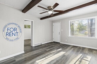 2429 Lincoln Manor Dr in Flint, MI - Building Photo - Building Photo