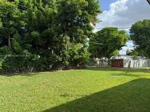 12550 NW 23rd Ave in Miami, FL - Foto de edificio - Building Photo