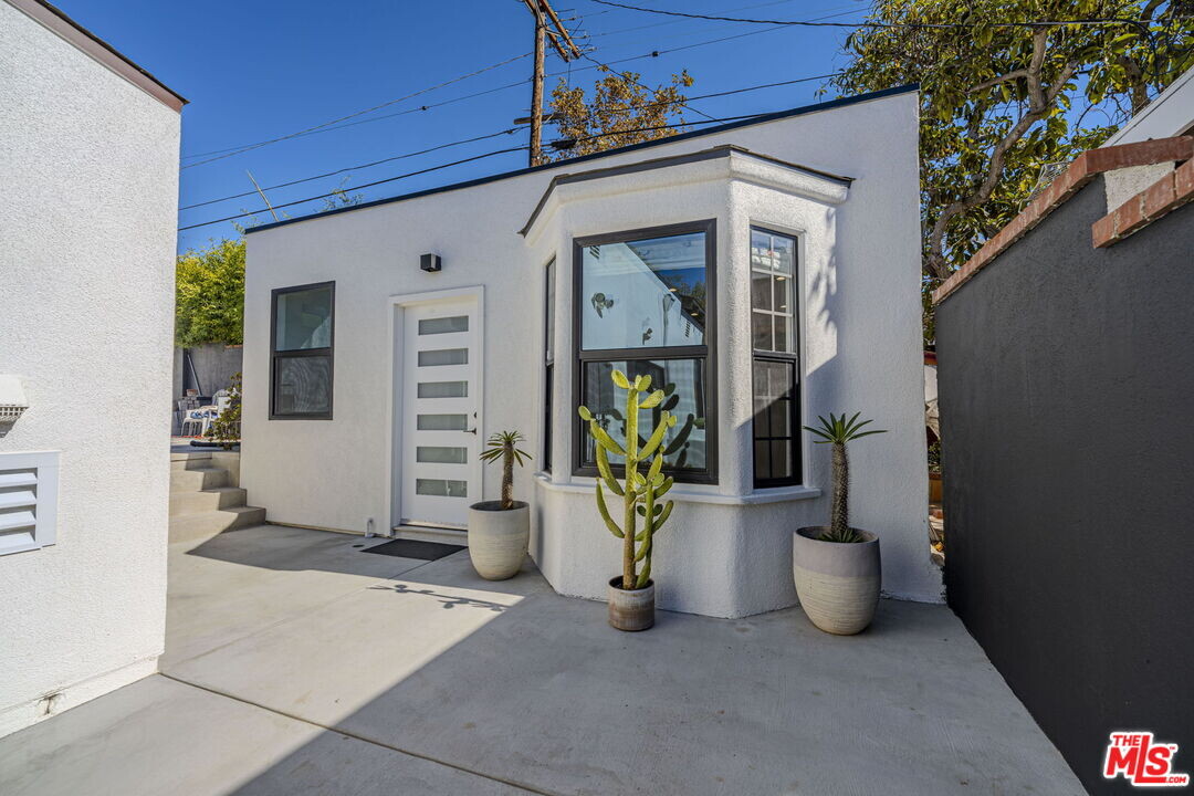 1974 Comstock Ave in Los Angeles, CA - Foto de edificio