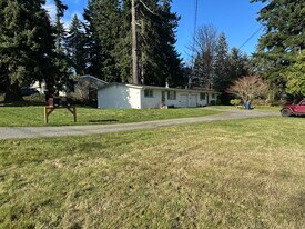 2427 Gibson Rd in Everett, WA - Building Photo