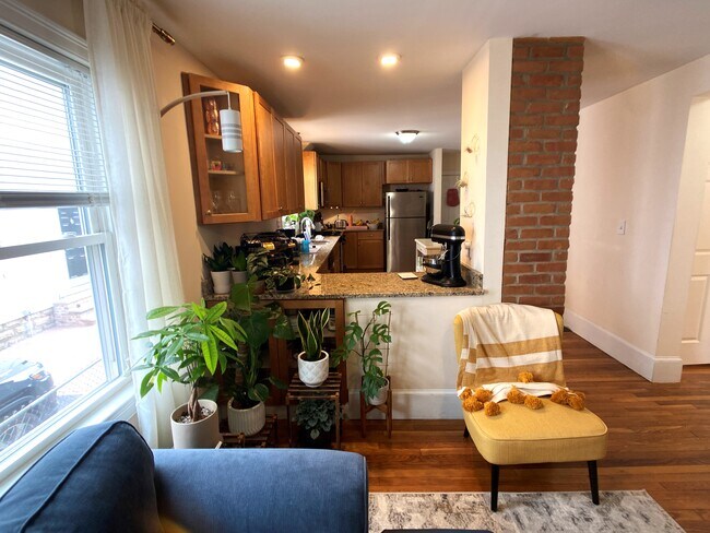 78 Ten Hills Rd, Unit 1 in Somerville, MA - Building Photo - Building Photo