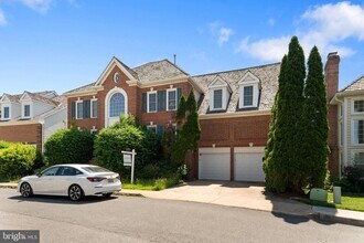 2113 Arrowleaf Dr in Vienna, VA - Building Photo - Building Photo