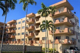 1630 W 46th St in Hialeah, FL - Building Photo