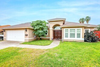 402 Cayman Ct in Laredo, TX - Building Photo - Building Photo