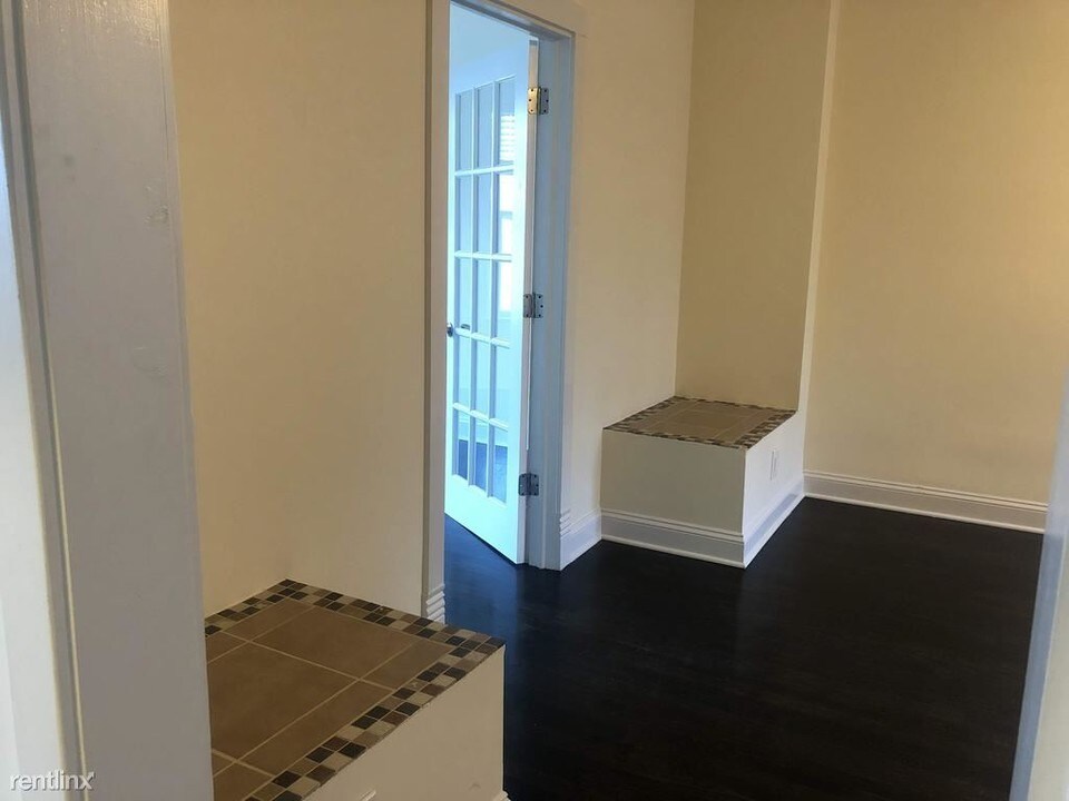 2505 N Hamlin Ave-Unit -Unit 2R in Chicago, IL - Building Photo