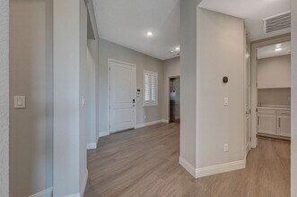 9129 Las Manaitas Ave in Las Vegas, NV - Building Photo - Building Photo