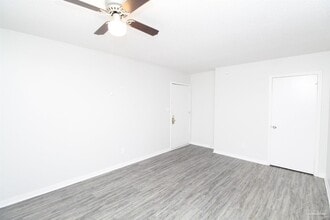 10151 Guidy Ln in Pensacola, FL - Foto de edificio - Building Photo