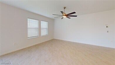 12005 Savanna Lks Blvd in Lehigh Acres, FL - Foto de edificio - Building Photo