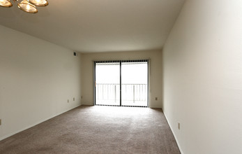 Indian Lookout Apartments in Cincinnati, OH - Building Photo - Interior Photo