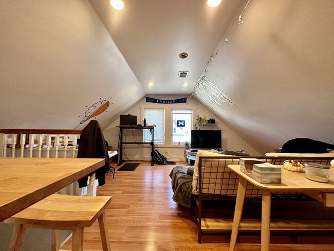 4 Vassar St, Unit 4 in Medford, MA - Foto de edificio - Building Photo