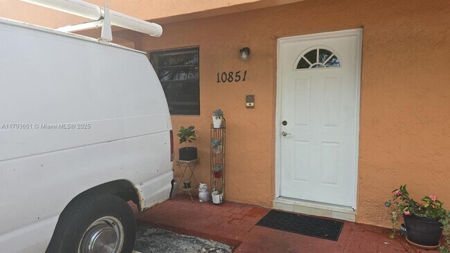 10851 SW 6th St in Miami, FL - Building Photo - Building Photo