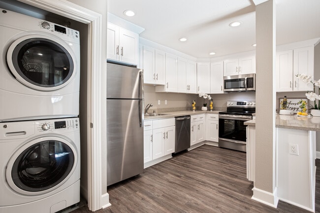 Vista Creek Apartments in Castro Valley, CA - Building Photo - Interior Photo