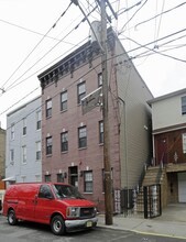 65 Webster Ave in Jersey City, NJ - Building Photo - Building Photo