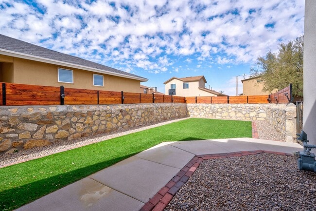 12889 Hueco Pit Dr in El Paso, TX - Building Photo - Building Photo