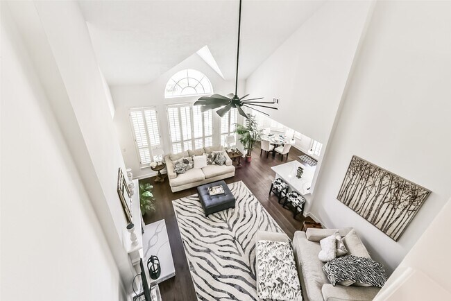 property at 1322 Blackthorne Dr