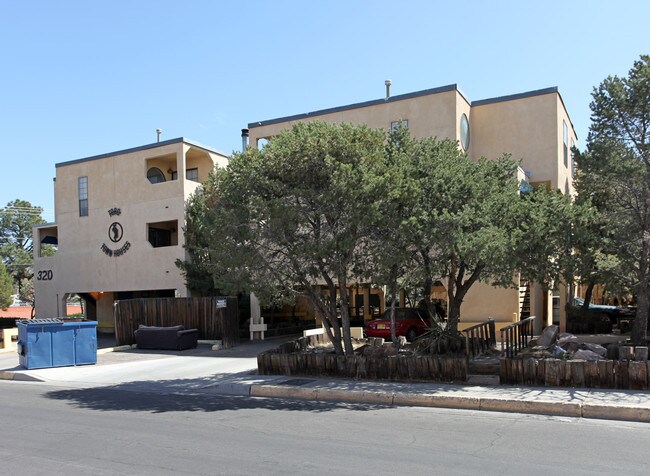 318-320 La Veta Dr NE in Albuquerque, NM - Foto de edificio - Building Photo