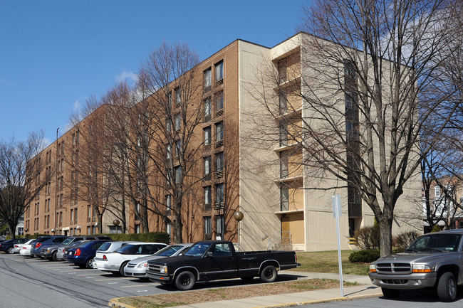 Hampton House in Northampton, PA - Foto de edificio - Building Photo