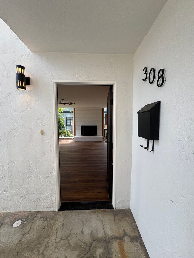 308 Palomar Ave-Unit -308 in San Diego, CA - Building Photo - Building Photo