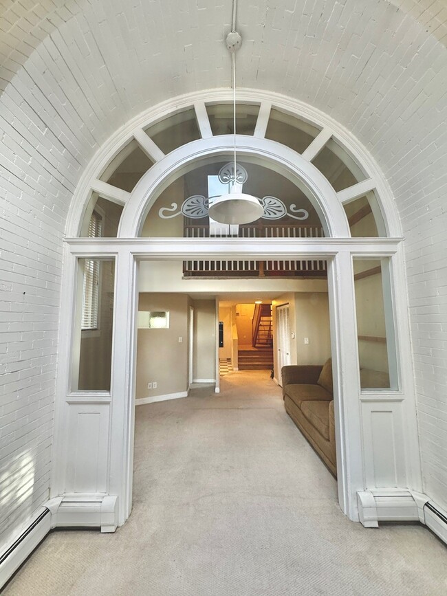 property at 108 W Byers Pl