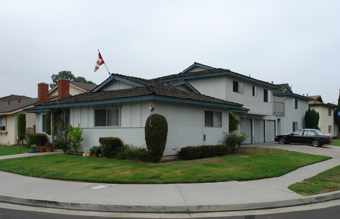 16631 Blanton St in Huntington Beach, CA - Foto de edificio