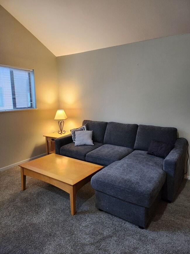 56856 Enterprise Dr in Bend, OR - Building Photo - Building Photo