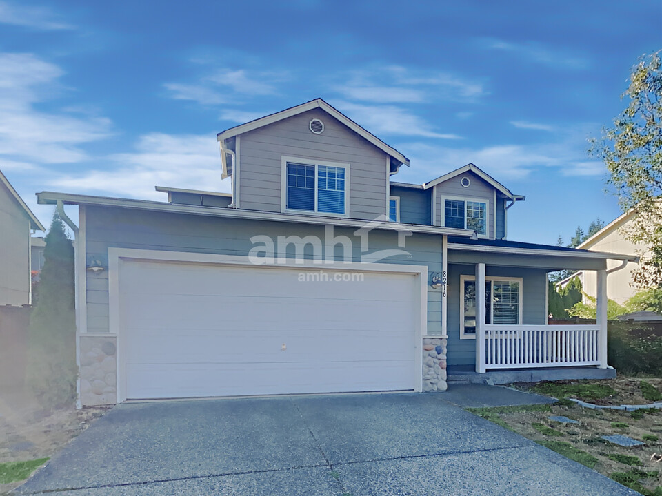 8216 186th Street Ct E in Puyallup, WA - Building Photo