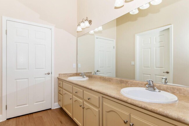 643 Jasmine Parke Dr in Bakersfield, CA - Building Photo - Building Photo
