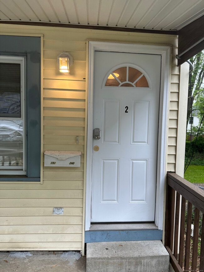 151 Long Hill Ave in Shelton, CT - Building Photo - Building Photo