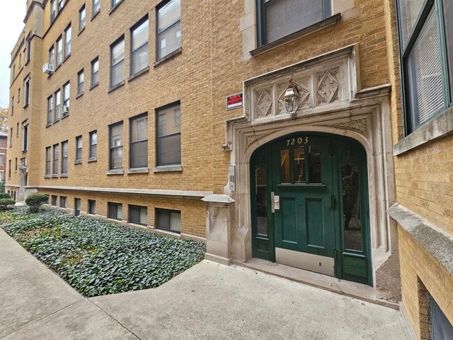 7203 S Yates Blvd in Chicago, IL - Building Photo - Building Photo