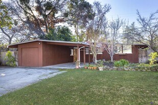 65 Roosevelt Cir in Palo Alto, CA - Building Photo