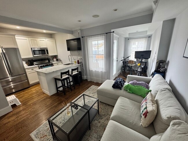 252 Bowen St, Unit 252 Bowen St. #3 in Boston, MA - Foto de edificio - Building Photo